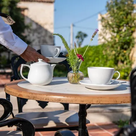 哈乐帕酒店 干尼亞